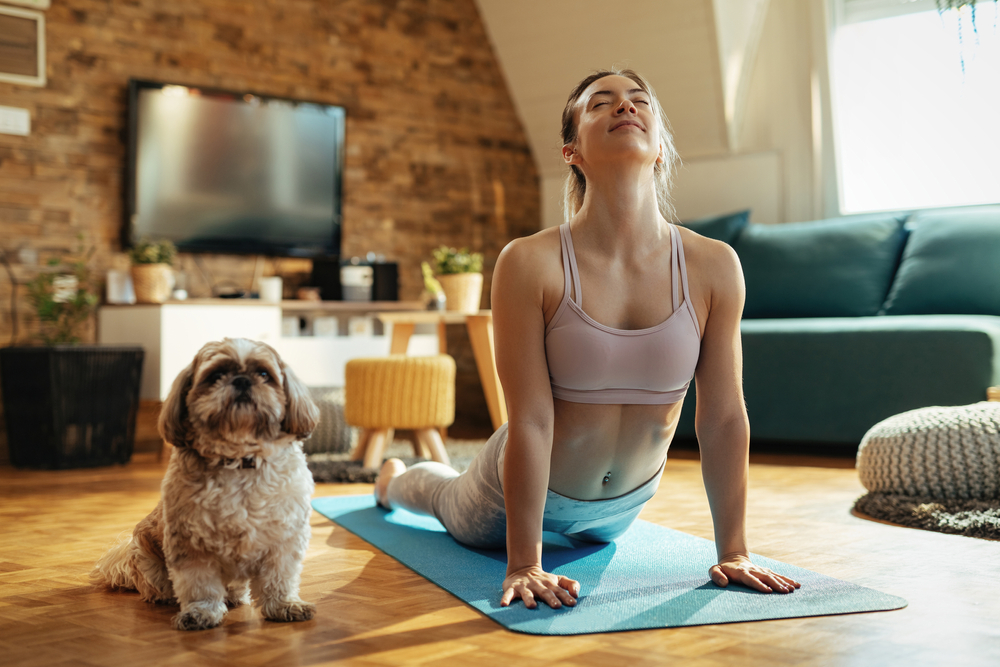 Jak przygotować się do treningów jogi w domu? 