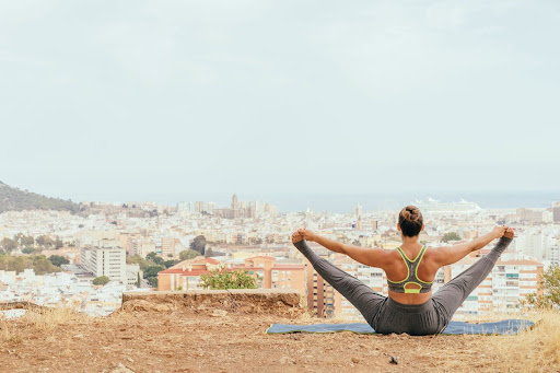 Ranking mata do jogi dla podróżników – najlepsze propozycje! 