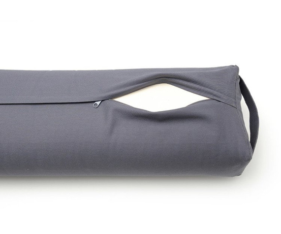 Szary bawełniany bolster do jogi – naturalny płaski wałek z łuską gryki