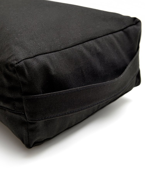 Czarny bawełniany bolster do jogi – naturalny płaski wałek z łuską gryki