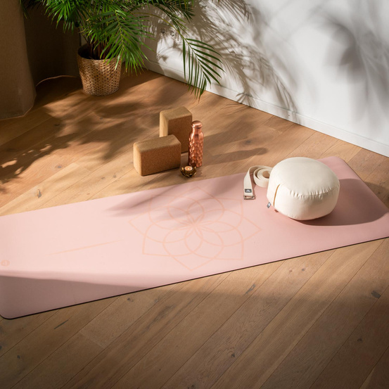 Mata do jogi Phoenix 4mm - Czerwona z wzorem wschodzącego słońca