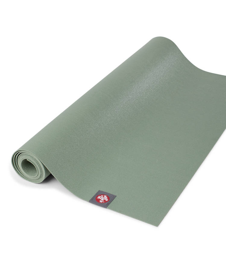 Podróżna mata do jogi Manduka eKO SuperLite Travel 1.5mm - Leaf Green - Super Lekka - Idealna do torby lub walizki podróżnej